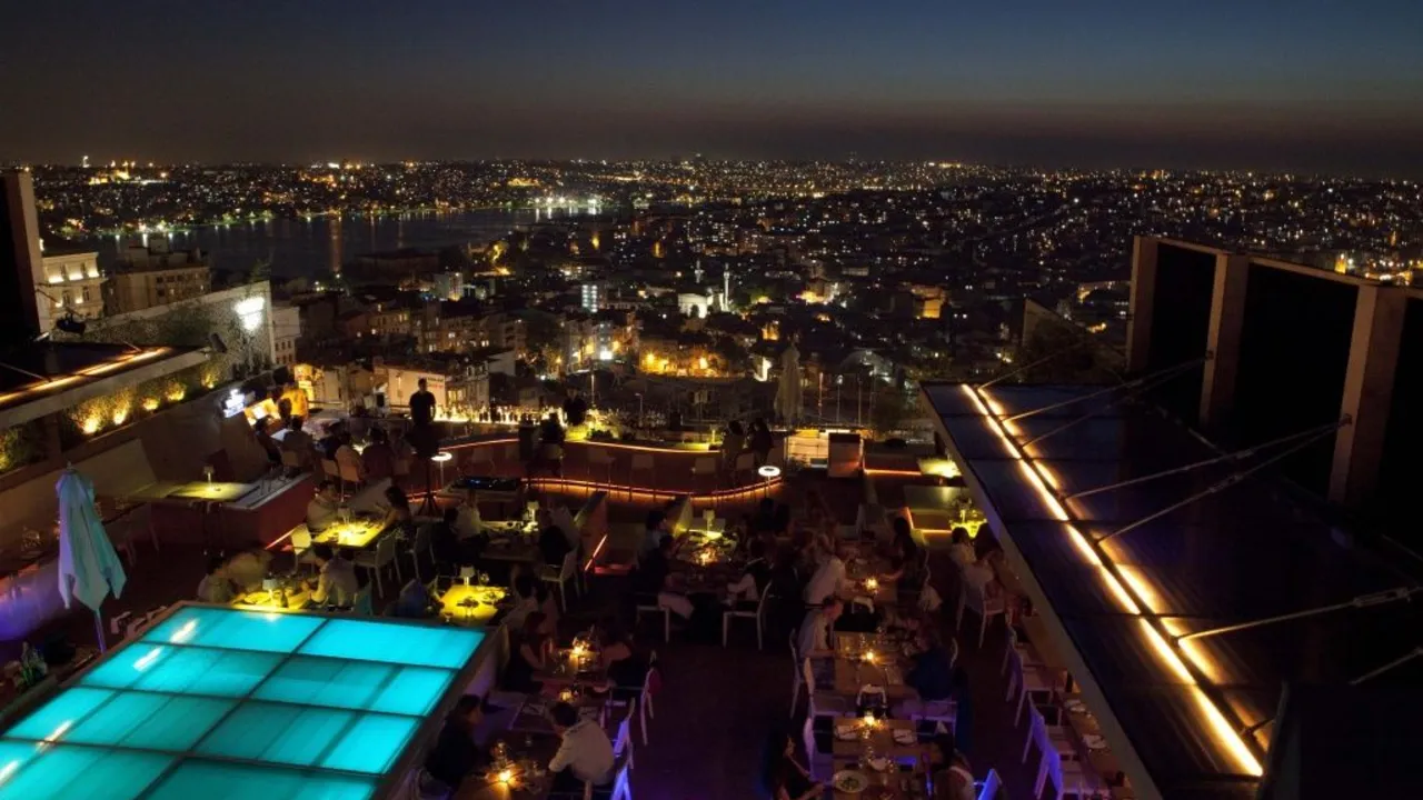 A Taste of Istanbul's Nightlife: Top Bars, Clubs, and Rooftop Lounges